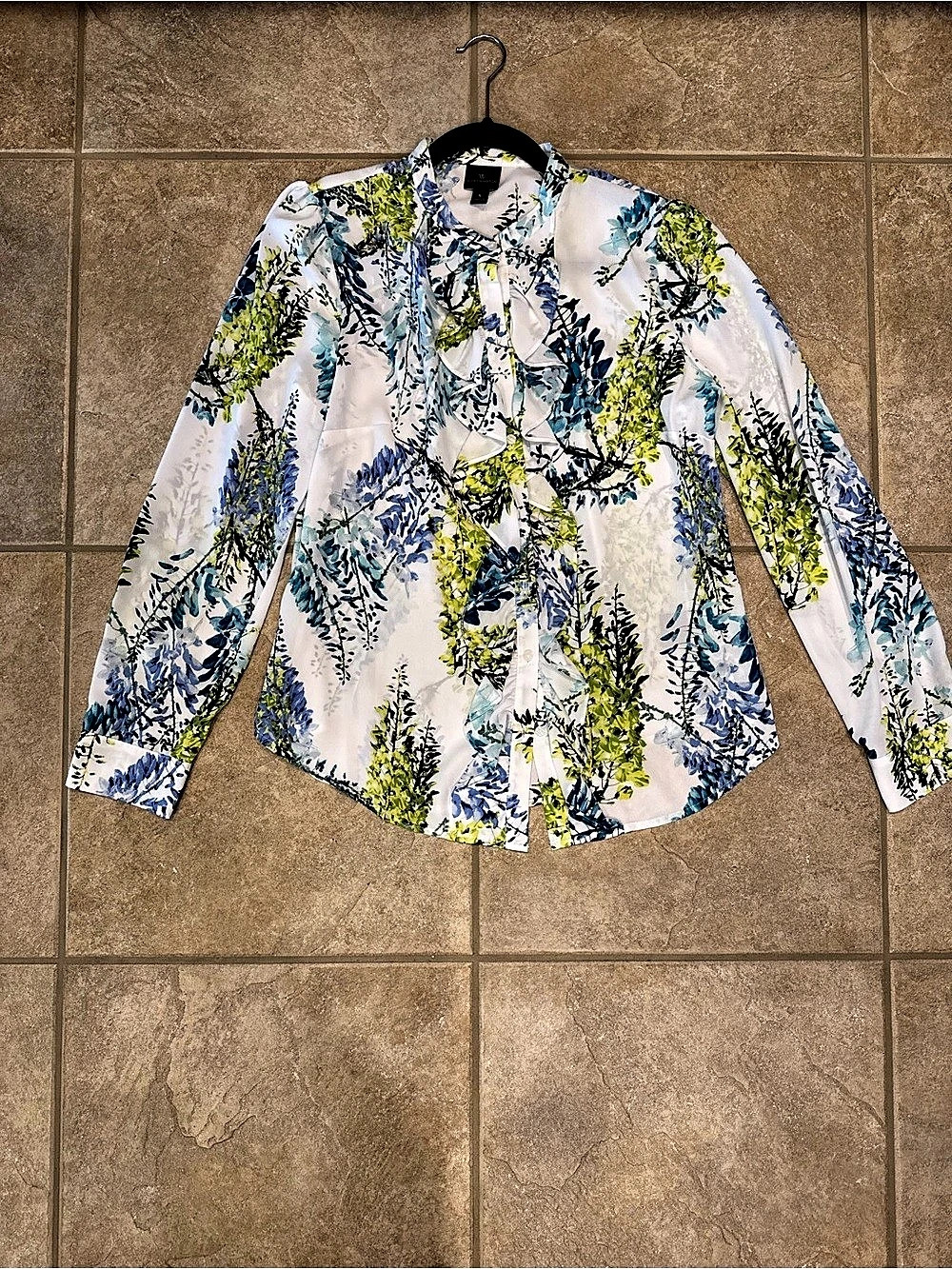 White House Black Market Floral Ruffle Blouse White & Blue